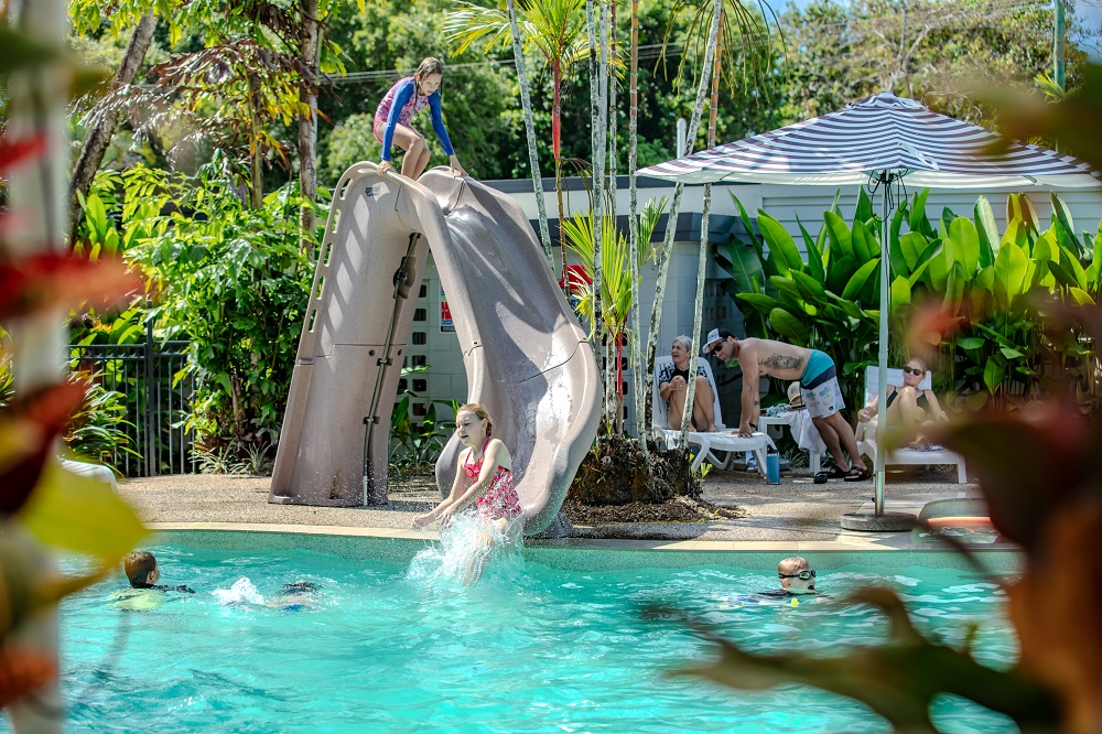 mission-beach-accommodation-pool